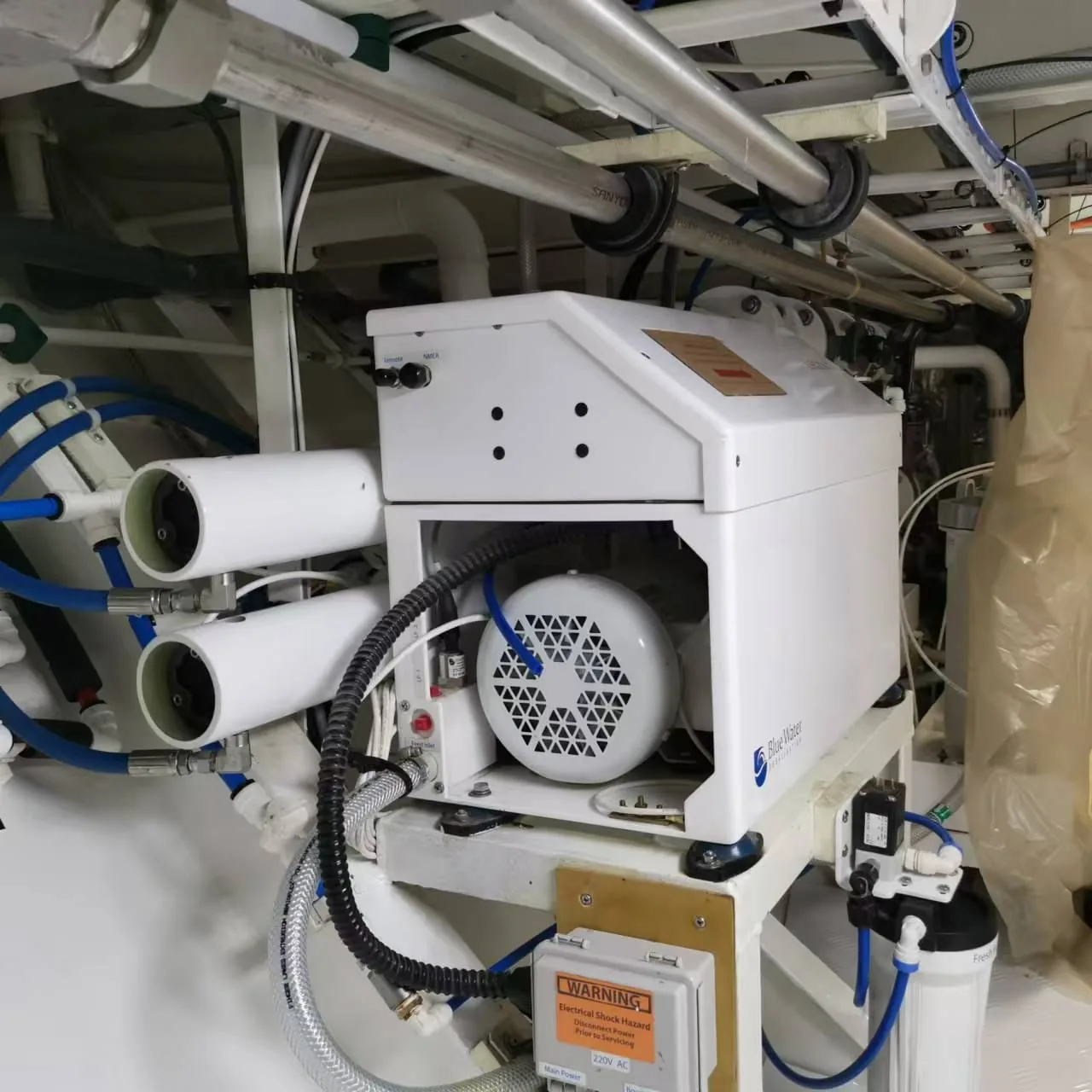 Forward machinery compartment