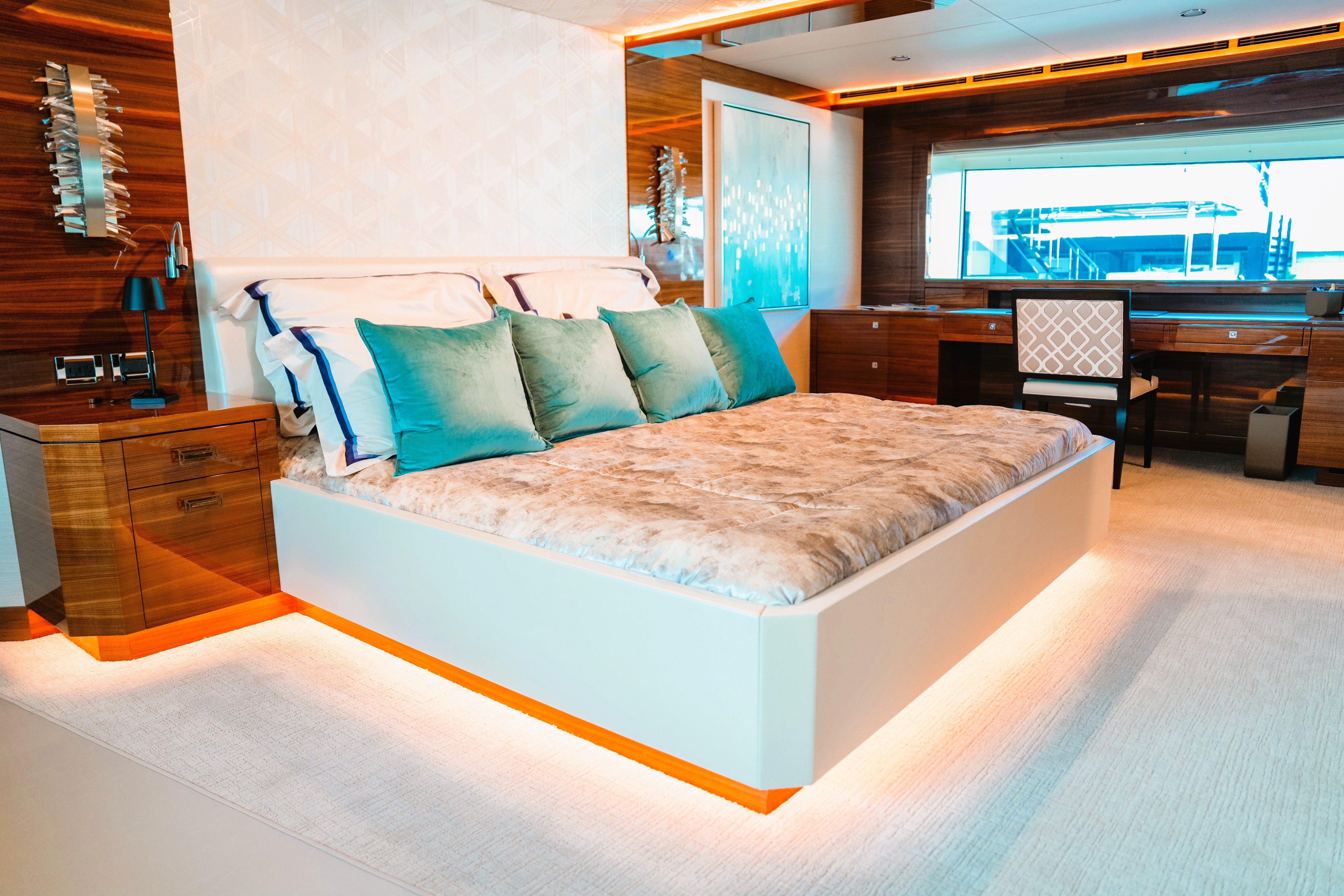 CLYachts 354 master radiate